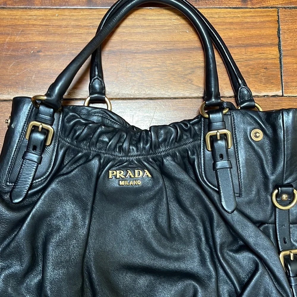 Prada black leather shoulder bag - Picture 2 of 9